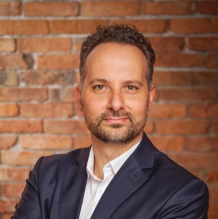  Dr. Darjusch Bartsch